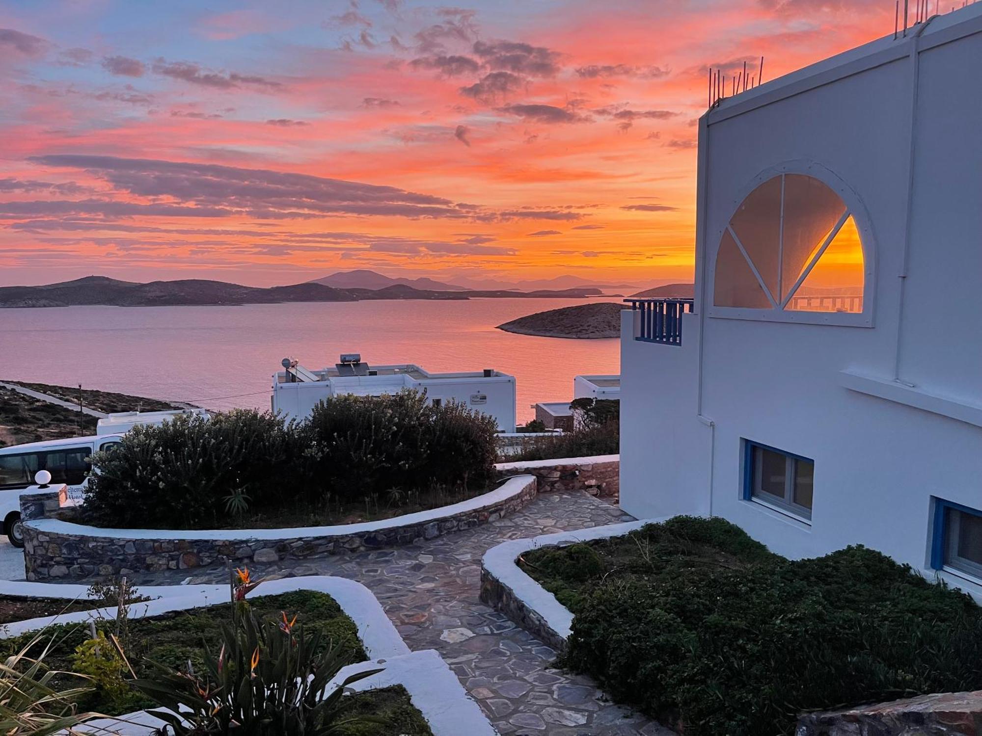 Отель Meltemi Retreat Ираклия Экстерьер фото